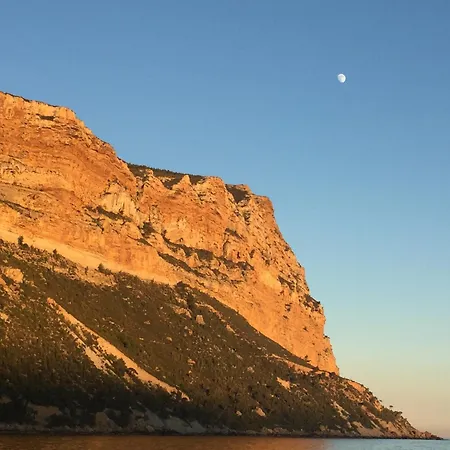 Gasthof Le Clos De La Tour Piscine Chauffee Cassis