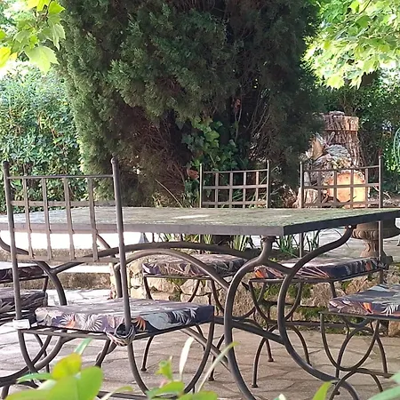 Konukevi Le Clos De La Tour Piscine Chauffee
