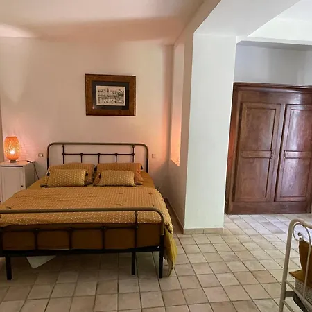 Le Clos De La Tour Piscine Chauffee Konukevi 4*
